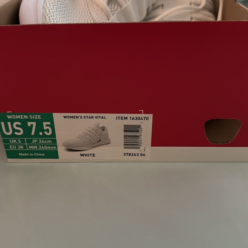 Puma tennis shoes. - Picture 2 of 3